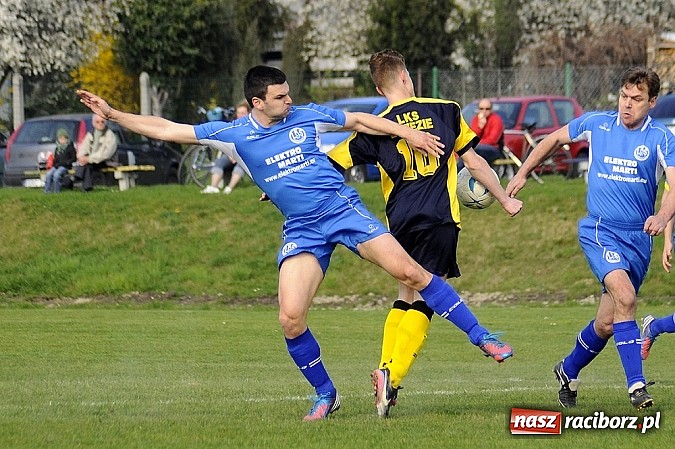 Zdjęcie w galerii na portalu naszraciborz.pl: Zabójcze dwie minuty Krupy, derby dla Brzezia wiadomości z regionu