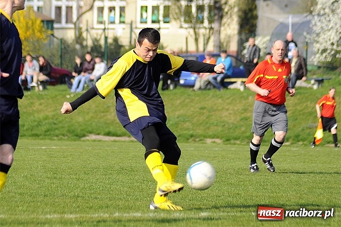 Zdjęcie w galerii na portalu naszraciborz.pl: Zabójcze dwie minuty Krupy, derby dla Brzezia wiadomości z regionu