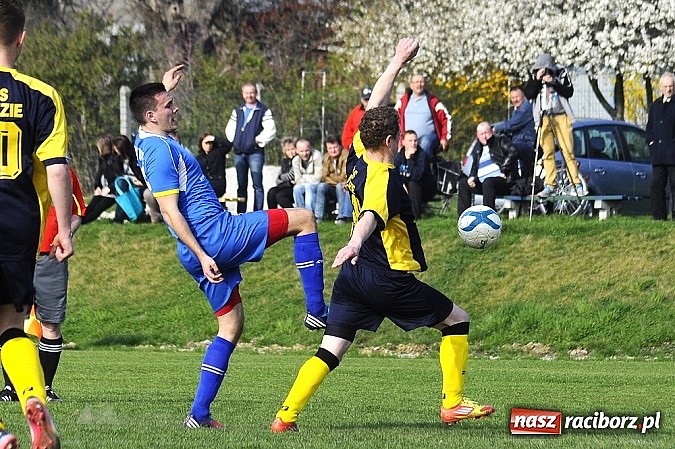 Zdjęcie w galerii na portalu naszraciborz.pl: Zabójcze dwie minuty Krupy, derby dla Brzezia wiadomości z regionu