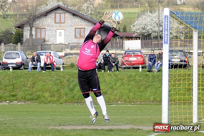 Zdjęcie w galerii na portalu naszraciborz.pl: Zabójcze dwie minuty Krupy, derby dla Brzezia wiadomości z regionu