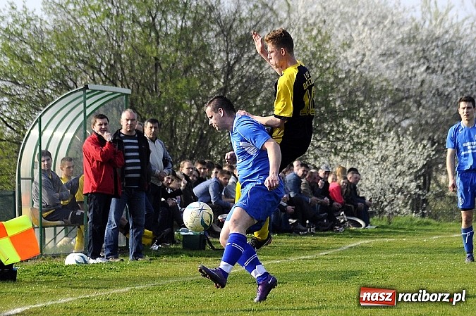 Zdjęcie w galerii na portalu naszraciborz.pl: Zabójcze dwie minuty Krupy, derby dla Brzezia wiadomości z regionu