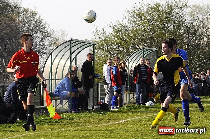 Zdjęcie w galerii na portalu naszraciborz.pl: Zabójcze dwie minuty Krupy, derby dla Brzezia wiadomości z regionu