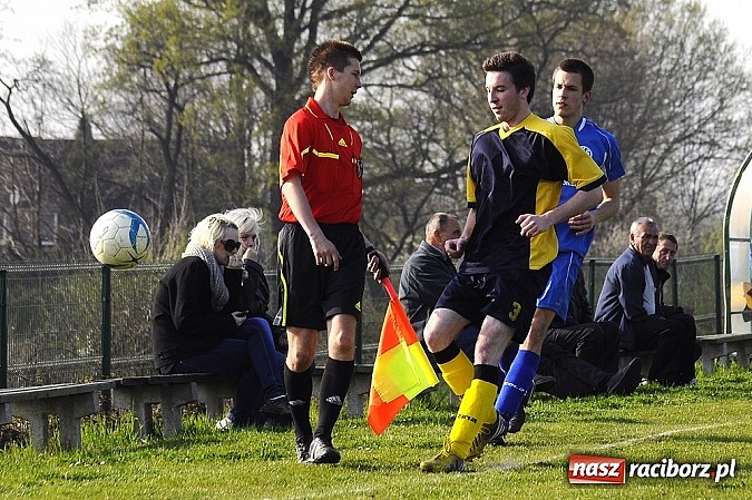 Zdjęcie w galerii na portalu naszraciborz.pl: Zabójcze dwie minuty Krupy, derby dla Brzezia wiadomości z regionu