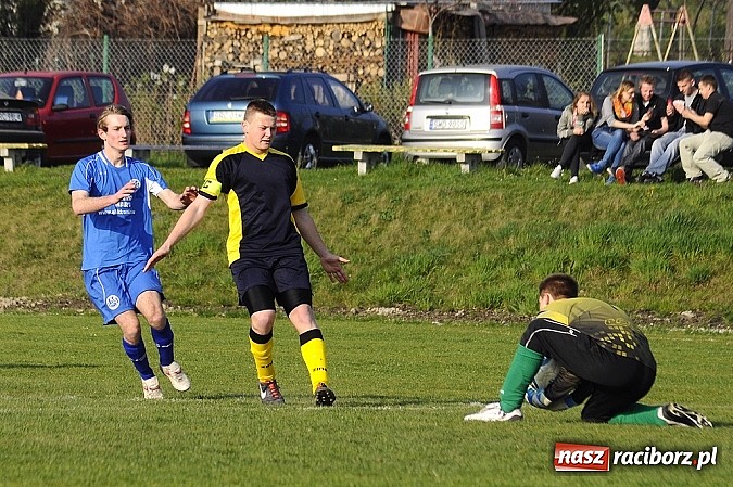 Zdjęcie w galerii na portalu naszraciborz.pl: Zabójcze dwie minuty Krupy, derby dla Brzezia wiadomości z regionu