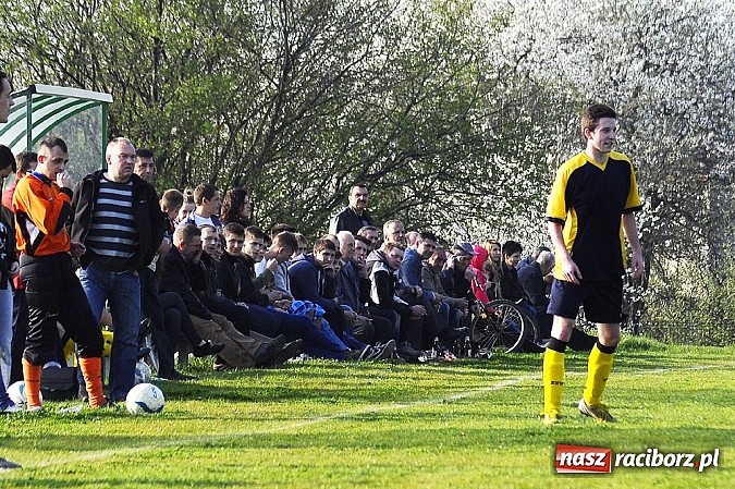 Zdjęcie w galerii na portalu naszraciborz.pl: Zabójcze dwie minuty Krupy, derby dla Brzezia wiadomości z regionu