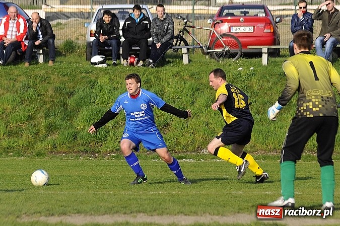 Zdjęcie w galerii na portalu naszraciborz.pl: Zabójcze dwie minuty Krupy, derby dla Brzezia wiadomości z regionu