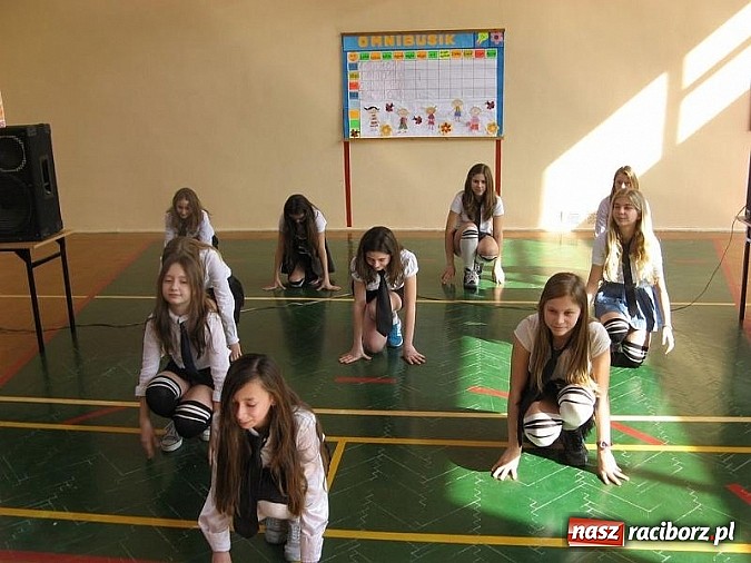 Zdjęcie w galerii na portalu naszraciborz.pl: Omnibusik w SP 15, czyli sprawdzamy naszą wiedzę wiadomości z regionu