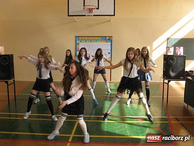 Zdjęcie w galerii na portalu naszraciborz.pl: Omnibusik w SP 15, czyli sprawdzamy naszą wiedzę wiadomości z regionu