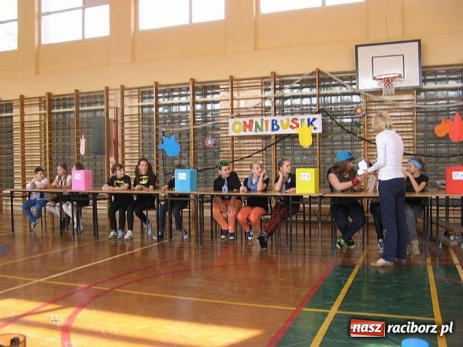 Zdjęcie w galerii na portalu naszraciborz.pl: Omnibusik w SP 15, czyli sprawdzamy naszą wiedzę wiadomości z regionu