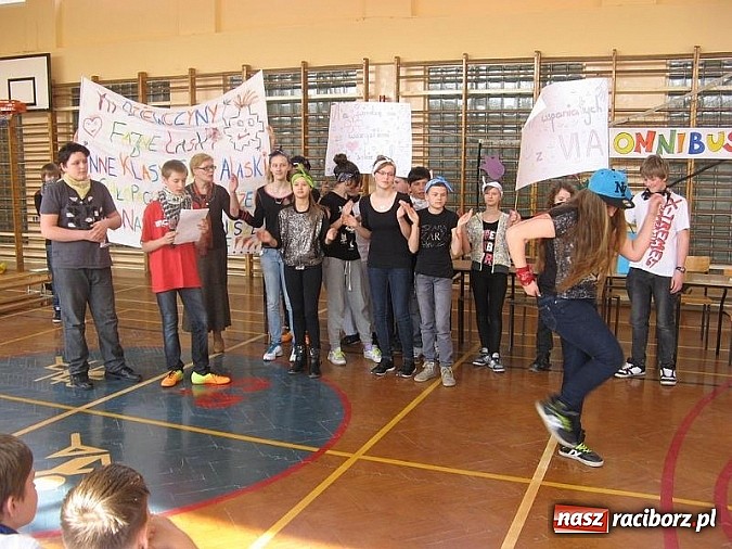 Zdjęcie w galerii na portalu naszraciborz.pl: Omnibusik w SP 15, czyli sprawdzamy naszą wiedzę wiadomości z regionu