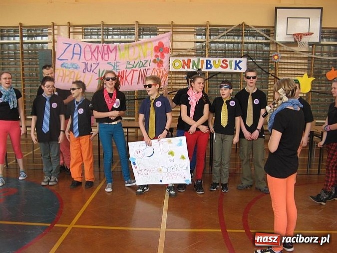 Zdjęcie w galerii na portalu naszraciborz.pl: Omnibusik w SP 15, czyli sprawdzamy naszą wiedzę wiadomości z regionu