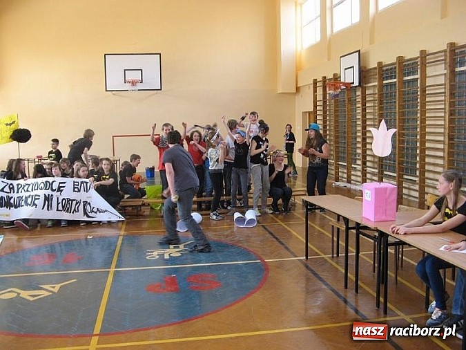 Zdjęcie w galerii na portalu naszraciborz.pl: Omnibusik w SP 15, czyli sprawdzamy naszą wiedzę wiadomości z regionu