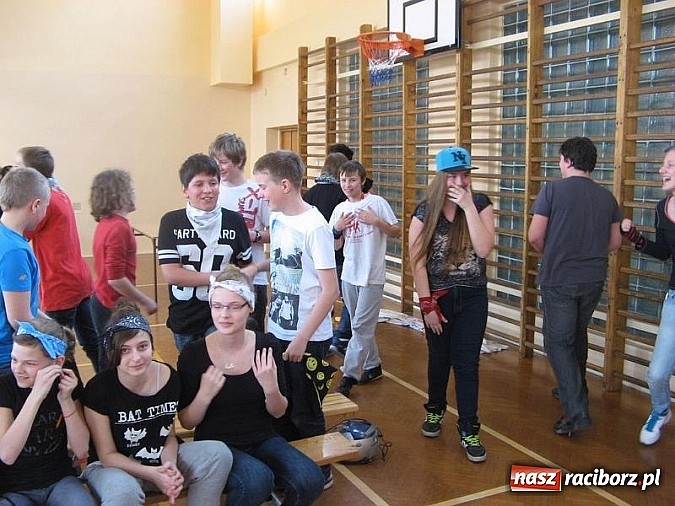 Zdjęcie w galerii na portalu naszraciborz.pl: Omnibusik w SP 15, czyli sprawdzamy naszą wiedzę wiadomości z regionu