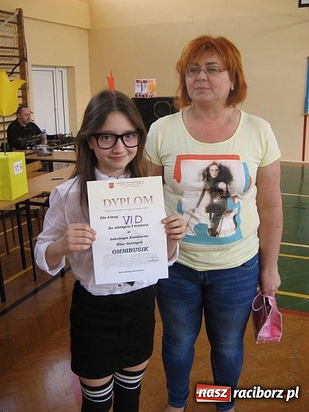 Zdjęcie w galerii na portalu naszraciborz.pl: Omnibusik w SP 15, czyli sprawdzamy naszą wiedzę wiadomości z regionu