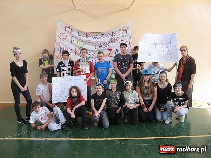 Zdjęcie w galerii na portalu naszraciborz.pl: Omnibusik w SP 15, czyli sprawdzamy naszą wiedzę wiadomości z regionu