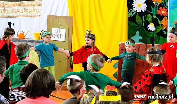 Zdjęcie w galerii na portalu naszraciborz.pl: Tłumy na kiermaszu wielkanocnym w Górkach wiadomości z regionu