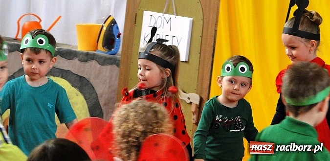 Zdjęcie w galerii na portalu naszraciborz.pl: Tłumy na kiermaszu wielkanocnym w Górkach wiadomości z regionu