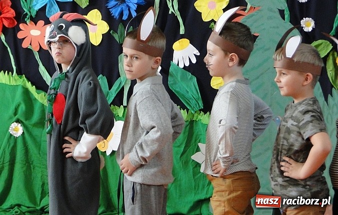 Zdjęcie w galerii na portalu naszraciborz.pl: Tłumy na kiermaszu wielkanocnym w Górkach wiadomości z regionu