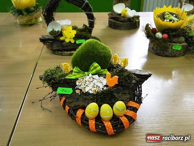 Zdjęcie w galerii na portalu naszraciborz.pl: Tłumy na kiermaszu wielkanocnym w Górkach wiadomości z regionu