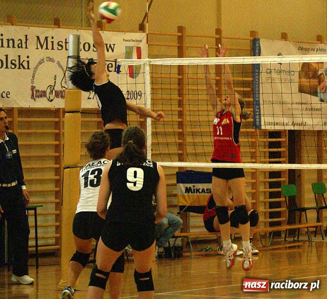 Zdjęcie w galerii na portalu naszraciborz.pl: Trenerzy UKS Krzanowice podsumowali sezon 2008/2009 wiadomości z regionu