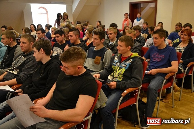 Zdjęcie w galerii na portalu naszraciborz.pl: Twoje bezpieczeństwo - nasza sprawa. Jak bezpiecznie pracować w Holandii? wiadomości z regionu