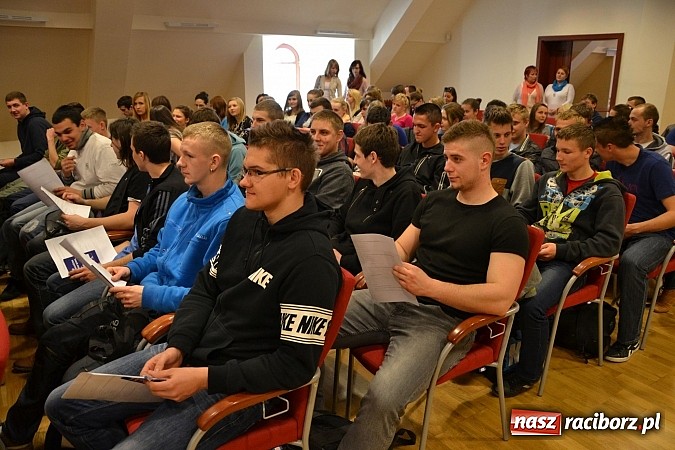 Zdjęcie w galerii na portalu naszraciborz.pl: Twoje bezpieczeństwo - nasza sprawa. Jak bezpiecznie pracować w Holandii? wiadomości z regionu