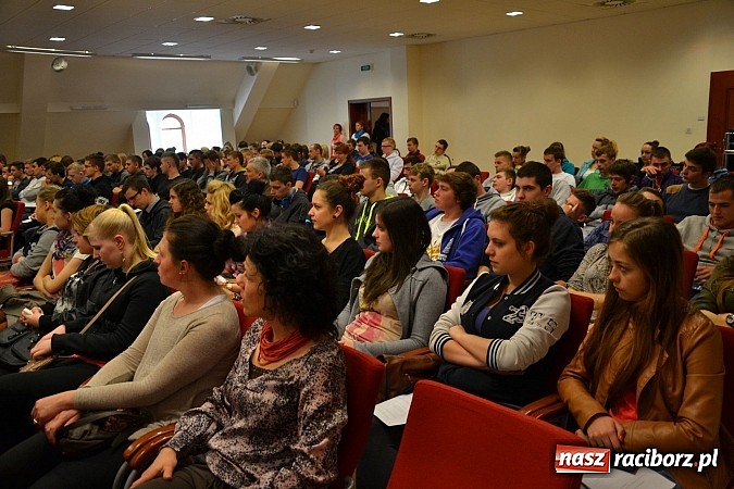 Zdjęcie w galerii na portalu naszraciborz.pl: Twoje bezpieczeństwo - nasza sprawa. Jak bezpiecznie pracować w Holandii? wiadomości z regionu