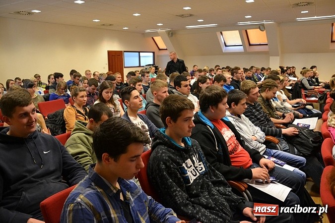 Zdjęcie w galerii na portalu naszraciborz.pl: Twoje bezpieczeństwo - nasza sprawa. Jak bezpiecznie pracować w Holandii? wiadomości z regionu