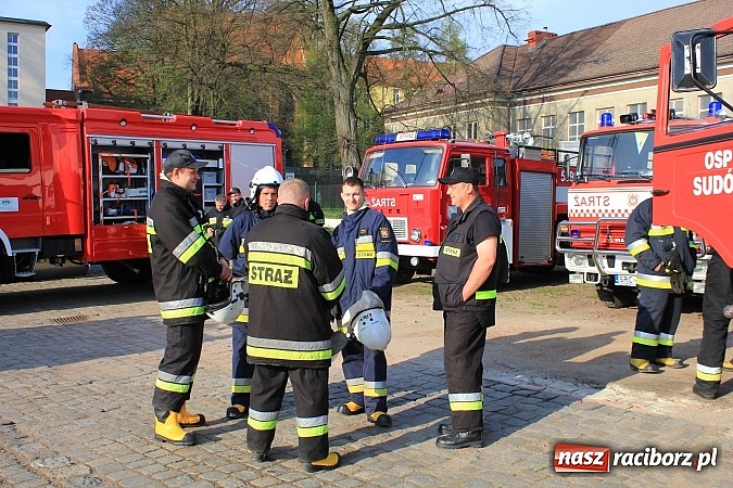 Zdjęcie w galerii na portalu naszraciborz.pl: Alarm w Rafako! Doroczne wielkie ćwiczenia strażaków, tym razem na wydziale W4 wiadomości z regionu