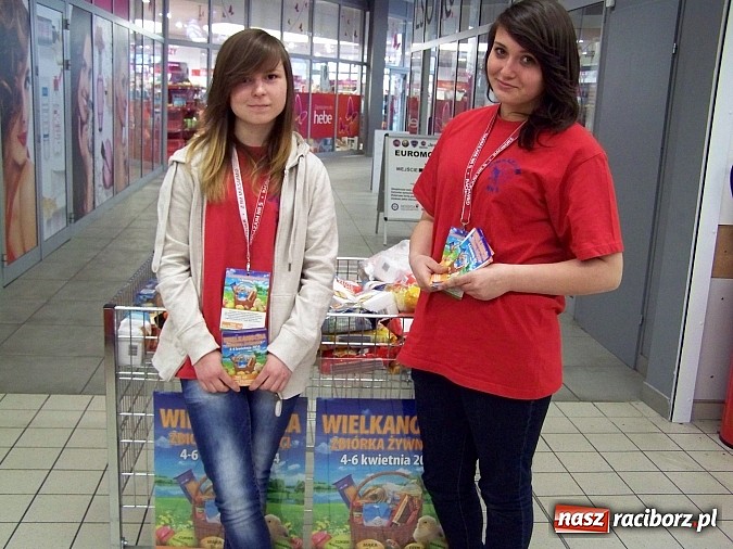 Zdjęcie w galerii na portalu naszraciborz.pl: Gimnazjum Nr 5 uczy wrażliwości na rzecz drugiego człowieka i naszej społeczności wiadomości z regionu