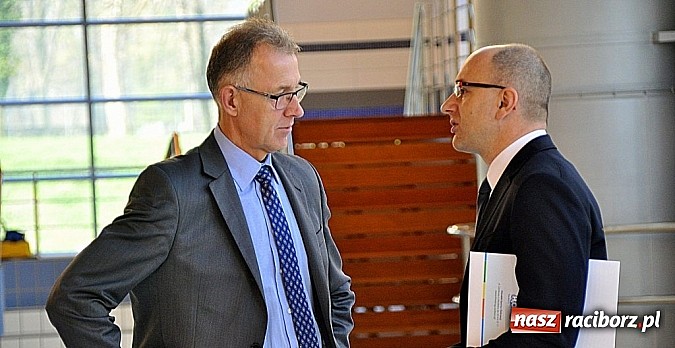 Zdjęcie w galerii na portalu naszraciborz.pl: Wiceminister pochwalił raciborski H2Ostróg  wiadomości z regionu