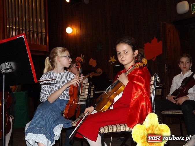 Zdjęcie w galerii na portalu naszraciborz.pl: Czerwony Kapturek instrumentalnie, czyli dni otwarte Szkoły Muzycznej wiadomości z regionu