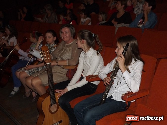 Zdjęcie w galerii na portalu naszraciborz.pl: Czerwony Kapturek instrumentalnie, czyli dni otwarte Szkoły Muzycznej wiadomości z regionu