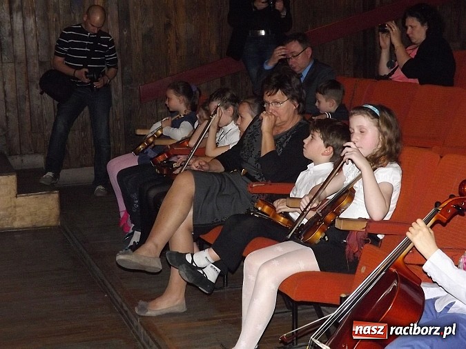 Zdjęcie w galerii na portalu naszraciborz.pl: Czerwony Kapturek instrumentalnie, czyli dni otwarte Szkoły Muzycznej wiadomości z regionu
