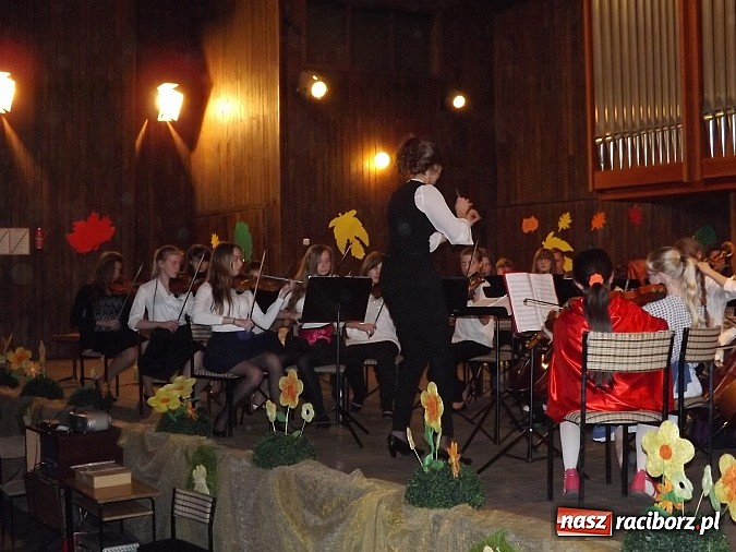 Zdjęcie w galerii na portalu naszraciborz.pl: Czerwony Kapturek instrumentalnie, czyli dni otwarte Szkoły Muzycznej wiadomości z regionu