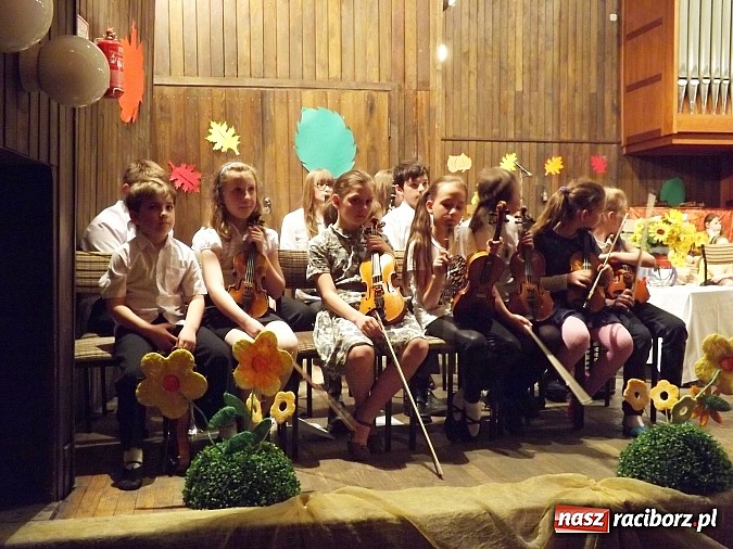 Zdjęcie w galerii na portalu naszraciborz.pl: Czerwony Kapturek instrumentalnie, czyli dni otwarte Szkoły Muzycznej wiadomości z regionu