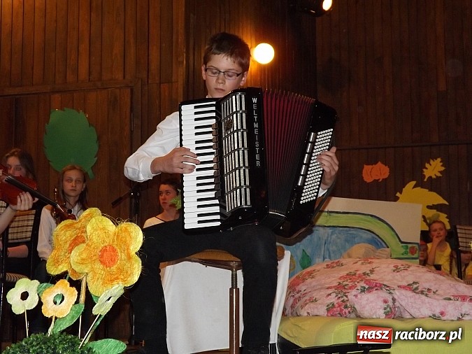 Zdjęcie w galerii na portalu naszraciborz.pl: Czerwony Kapturek instrumentalnie, czyli dni otwarte Szkoły Muzycznej wiadomości z regionu