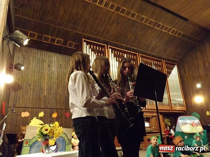 Zdjęcie w galerii na portalu naszraciborz.pl: Czerwony Kapturek instrumentalnie, czyli dni otwarte Szkoły Muzycznej wiadomości z regionu