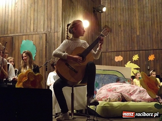 Zdjęcie w galerii na portalu naszraciborz.pl: Czerwony Kapturek instrumentalnie, czyli dni otwarte Szkoły Muzycznej wiadomości z regionu