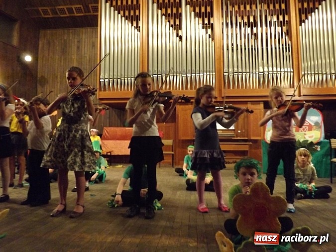 Zdjęcie w galerii na portalu naszraciborz.pl: Czerwony Kapturek instrumentalnie, czyli dni otwarte Szkoły Muzycznej wiadomości z regionu