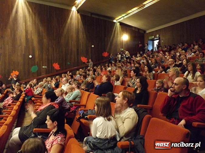 Zdjęcie w galerii na portalu naszraciborz.pl: Czerwony Kapturek instrumentalnie, czyli dni otwarte Szkoły Muzycznej wiadomości z regionu