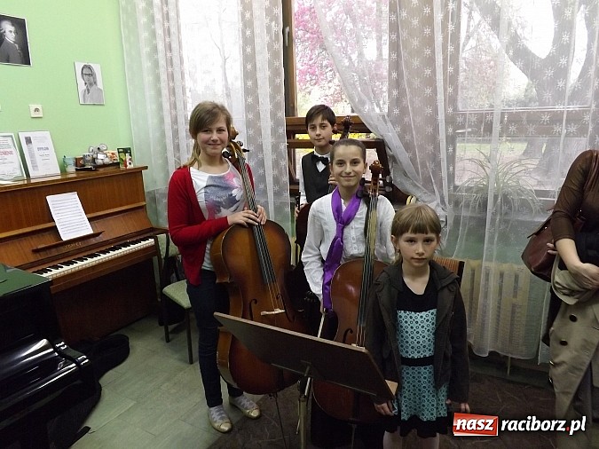 Zdjęcie w galerii na portalu naszraciborz.pl: Czerwony Kapturek instrumentalnie, czyli dni otwarte Szkoły Muzycznej wiadomości z regionu