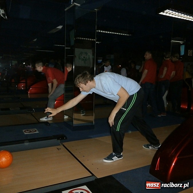Zdjęcie w galerii na portalu naszraciborz.pl: Raciborscy uczniowie na turnieju bowlingowym w Katowicach wiadomości z regionu