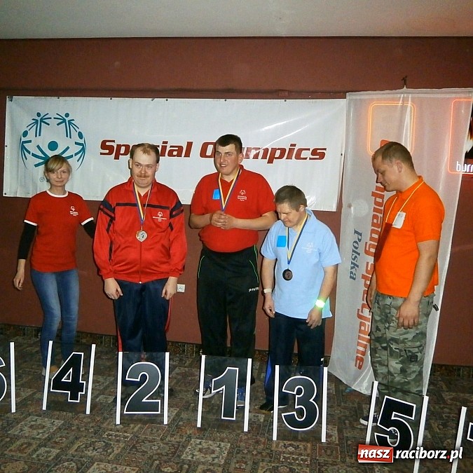 Zdjęcie w galerii na portalu naszraciborz.pl: Raciborscy uczniowie na turnieju bowlingowym w Katowicach wiadomości z regionu