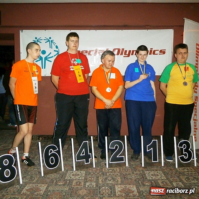 Zdjęcie w galerii na portalu naszraciborz.pl: Raciborscy uczniowie na turnieju bowlingowym w Katowicach wiadomości z regionu