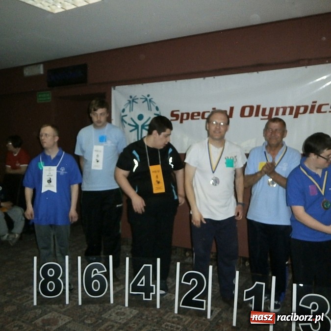 Zdjęcie w galerii na portalu naszraciborz.pl: Raciborscy uczniowie na turnieju bowlingowym w Katowicach wiadomości z regionu