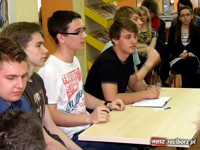 Zdjęcie w galerii na portalu naszraciborz.pl: Facebook powinien być dozwolony od 18 lat  wiadomości z regionu