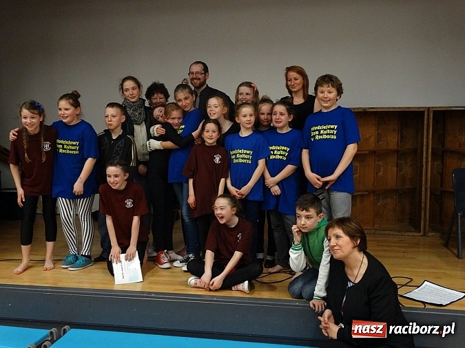 Zdjęcie w galerii na portalu naszraciborz.pl: Wychowankowie MDK na warsztatach w Wrexham  wiadomości z regionu