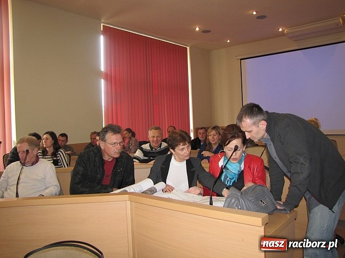 Zdjęcie w galerii na portalu naszraciborz.pl: Nie macie aktualnych map! Burzliwa dyskusja w sprawie drogi Racibórz-Pszczyna  wiadomości z regionu