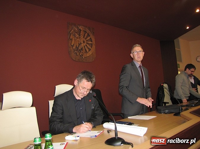 Zdjęcie w galerii na portalu naszraciborz.pl: Nie macie aktualnych map! Burzliwa dyskusja w sprawie drogi Racibórz-Pszczyna  wiadomości z regionu